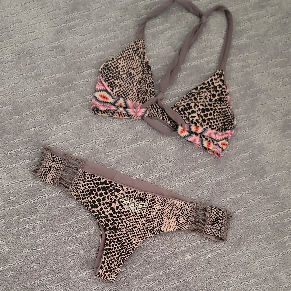 Multicolor Patterned Bikini Set - Picture 2 of 3